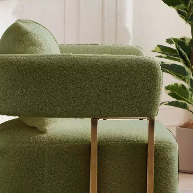 Set van 2 moderne gestoffeerde fauteuils met gouden metalen poten voor woonkamer, slaapkamer of kantoor